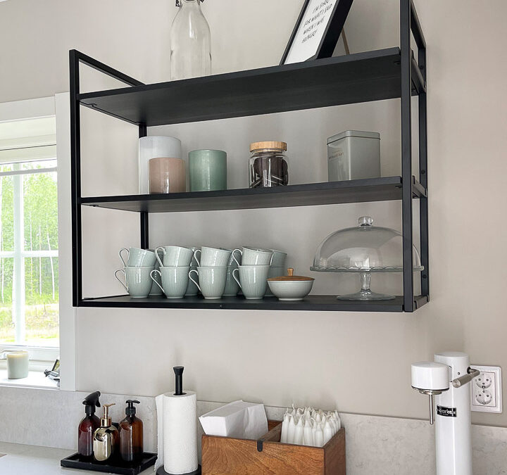 Öppen hylla i köket
